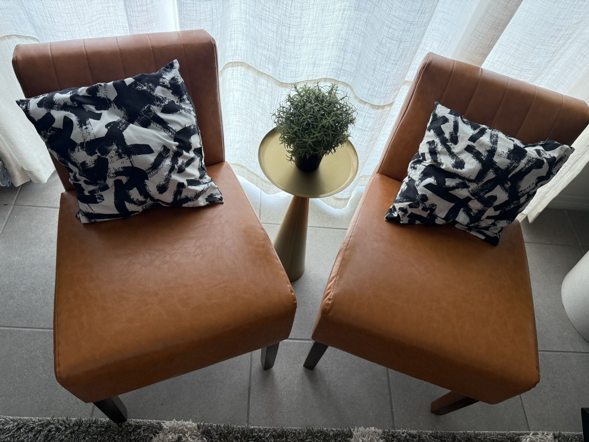 Accent chairs and table