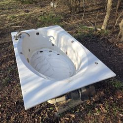 Large Jetted Whirlpool Tub - Repurpose (Planter / Water Trough / Garden-Yard Pond)