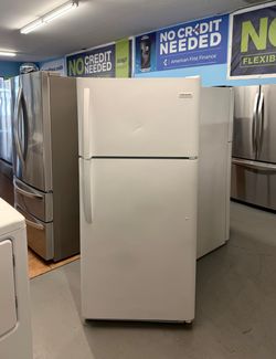 Frigidaire Top and bottom Refrigerator