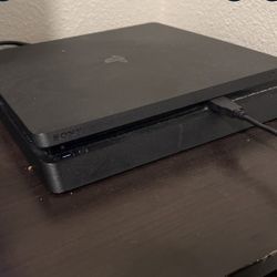 PS4 Slim 