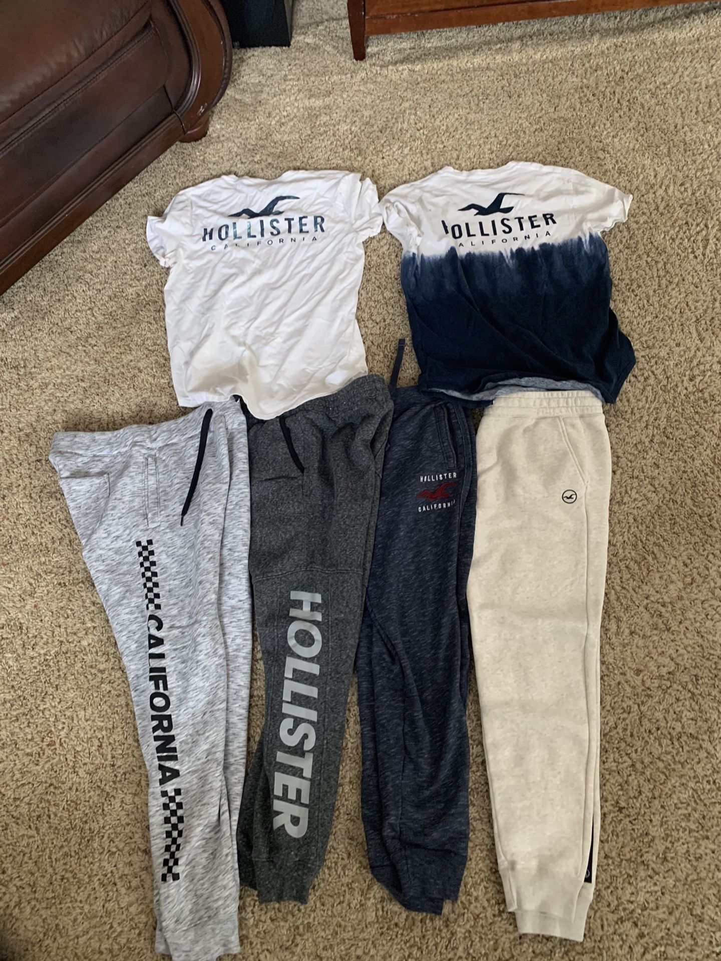 12 Holister and 2 American Eagle Men’s Clothing