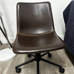 Elegant brown fuax leather rolling chair 