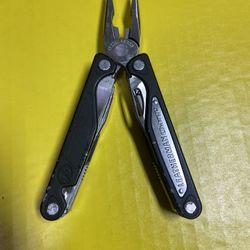 Leatherman Charge Multi-tool 154CM blade