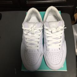 I'm selling size 9 Nike tennis shoes.