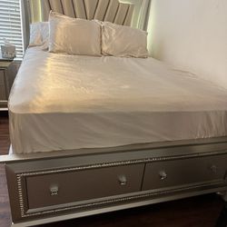 Bedroom Set (Queen)