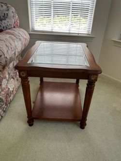 Gorgeous wood and glass side tables 30$ each