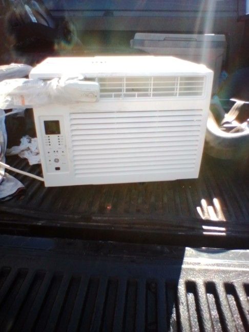 Brand New AC Comes With Box GE Appliance 6000btu