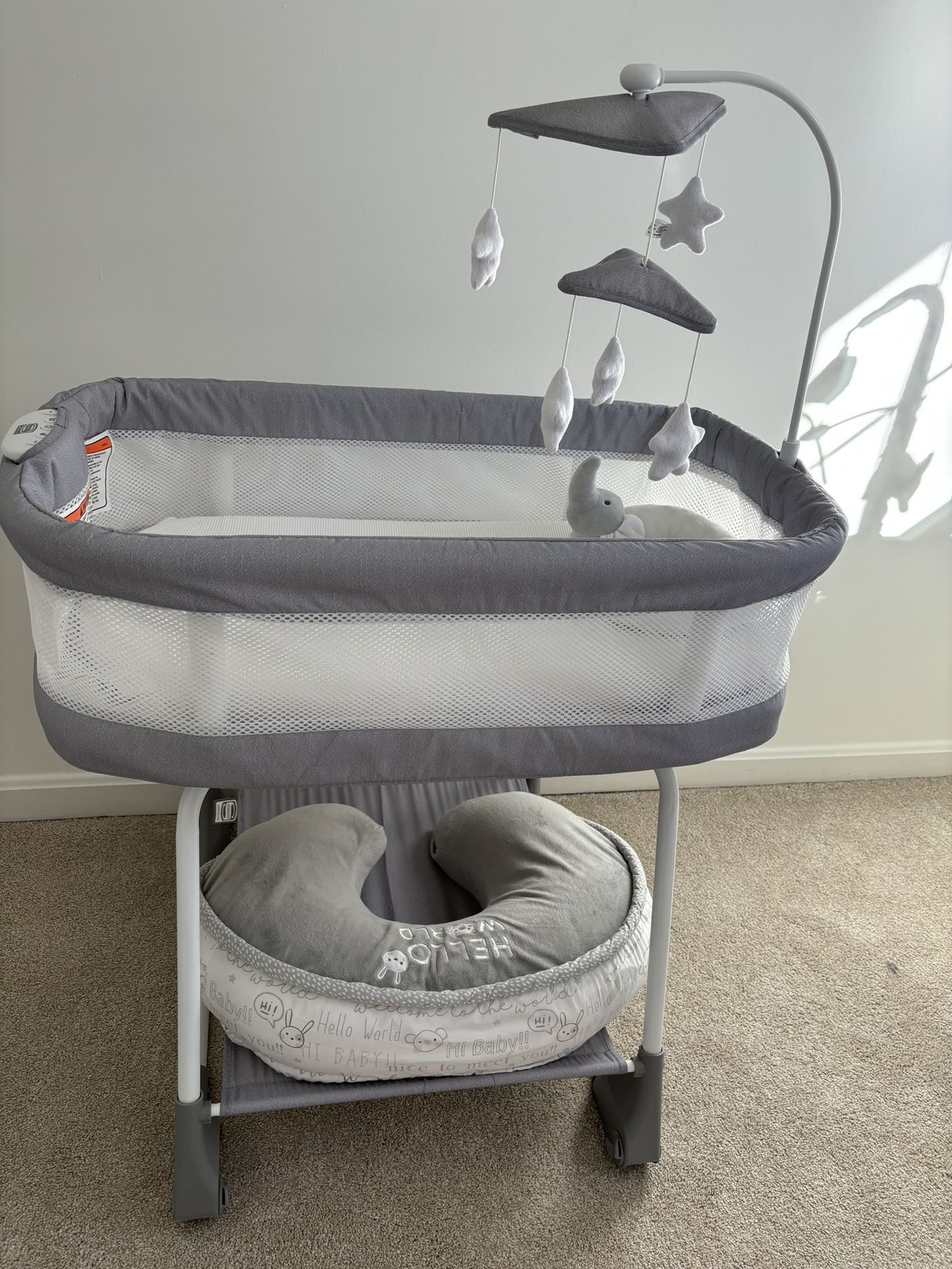 Simmons Shooting Star Bassinet with Mattress