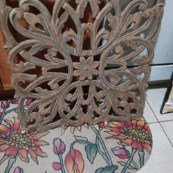 32in Wood Wall Pic 10 Firm Look https://offerup.com/redirect/?o=TXkucG9zdA== Tons Item