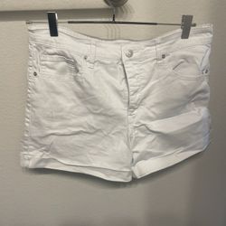 Wonderly Women’s White Mid Rise Jean Short, Size 14