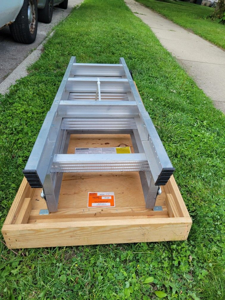 LOUISVILLE ALUMINUM FOLDING ATTIC LADDER