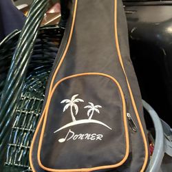Donner Ukelle With Case And Picks