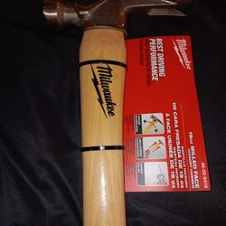 Milwaukee  19oz Milled Face Hickory Hammer