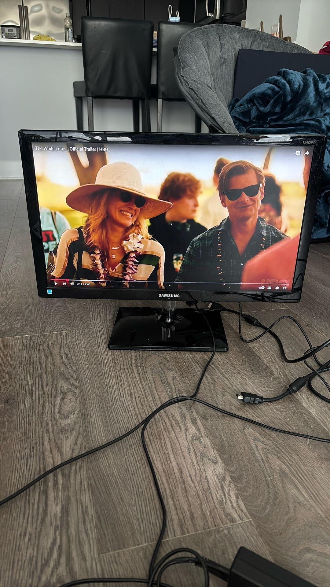 Samsung TV 24 inches