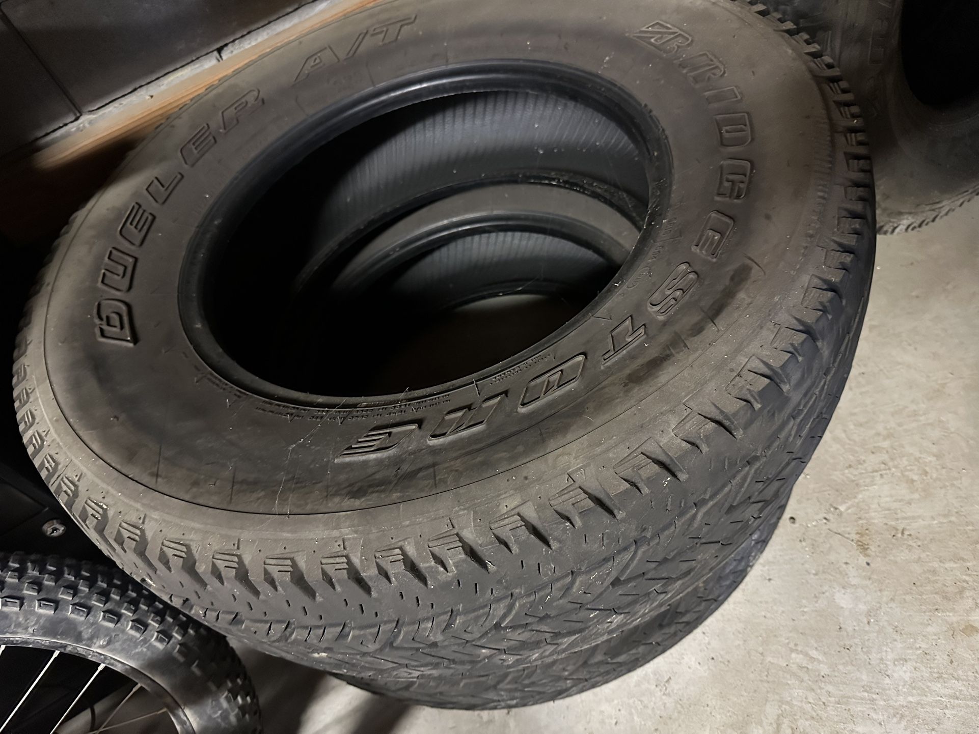 Bridgestone 275/70R18