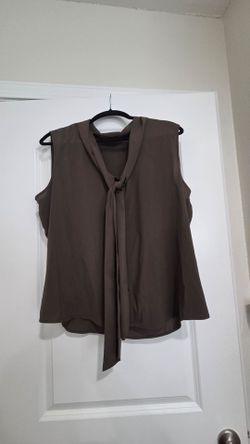 Tahari olive green sleeveless blouse Xl