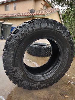 A set of 2 tires 285,70R17 Mud Hunter MT