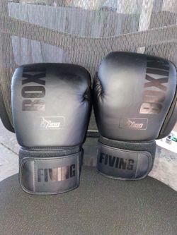 Fiving Boxing Gloves 12 0z  (no packaging but new)