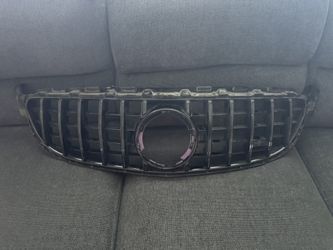 Mercedes Benz AMG C63 Front Grill