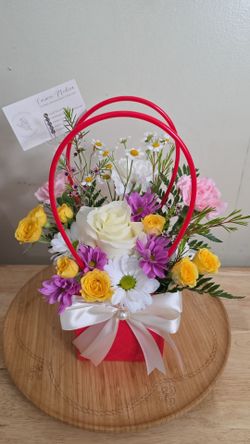 Mini box with mixed Flowers