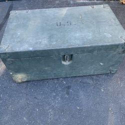 US Vintage Military Footlocker