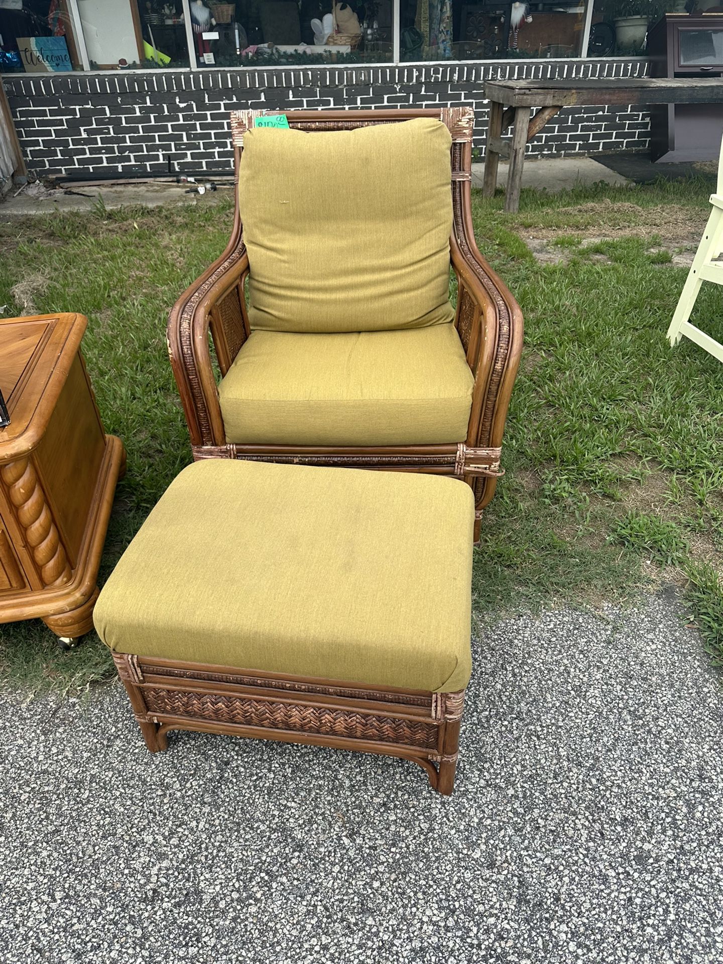 Chair With Ottoman