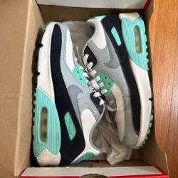 NIKE AIR MAX