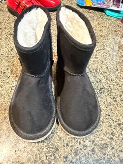 like new baby girl boots