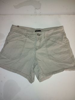 Very Nice Women's Supplies Khaki Casual Shorts - Size 8 - in very good condition