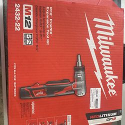 Milwaukee M12 Li-Ion Cordless PEX Expansion Tool Kit - 2474-22 (PD1120105) New