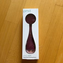PMD clean smart facial cleansing device