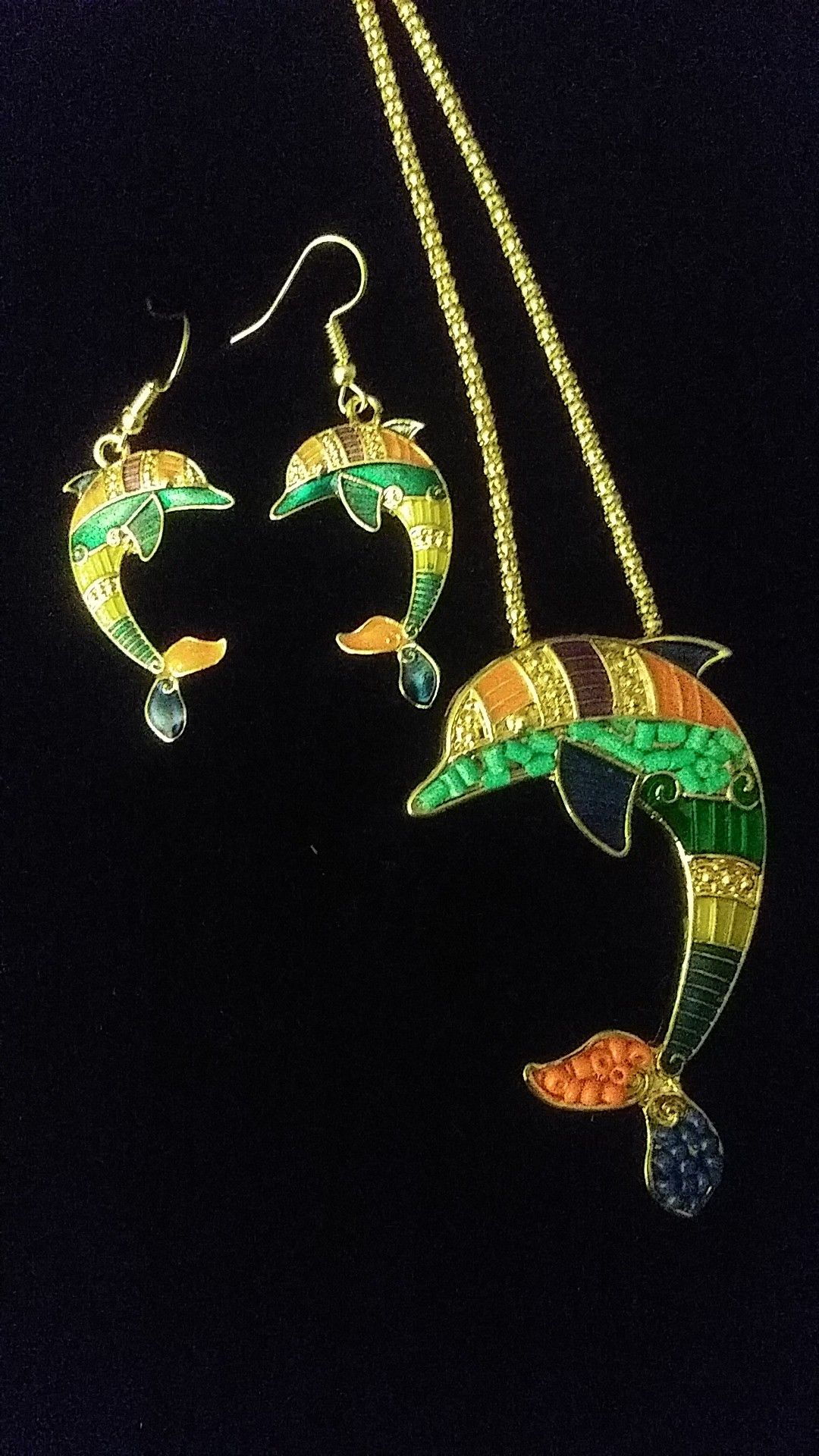Necklace earings set dolphins, 24$