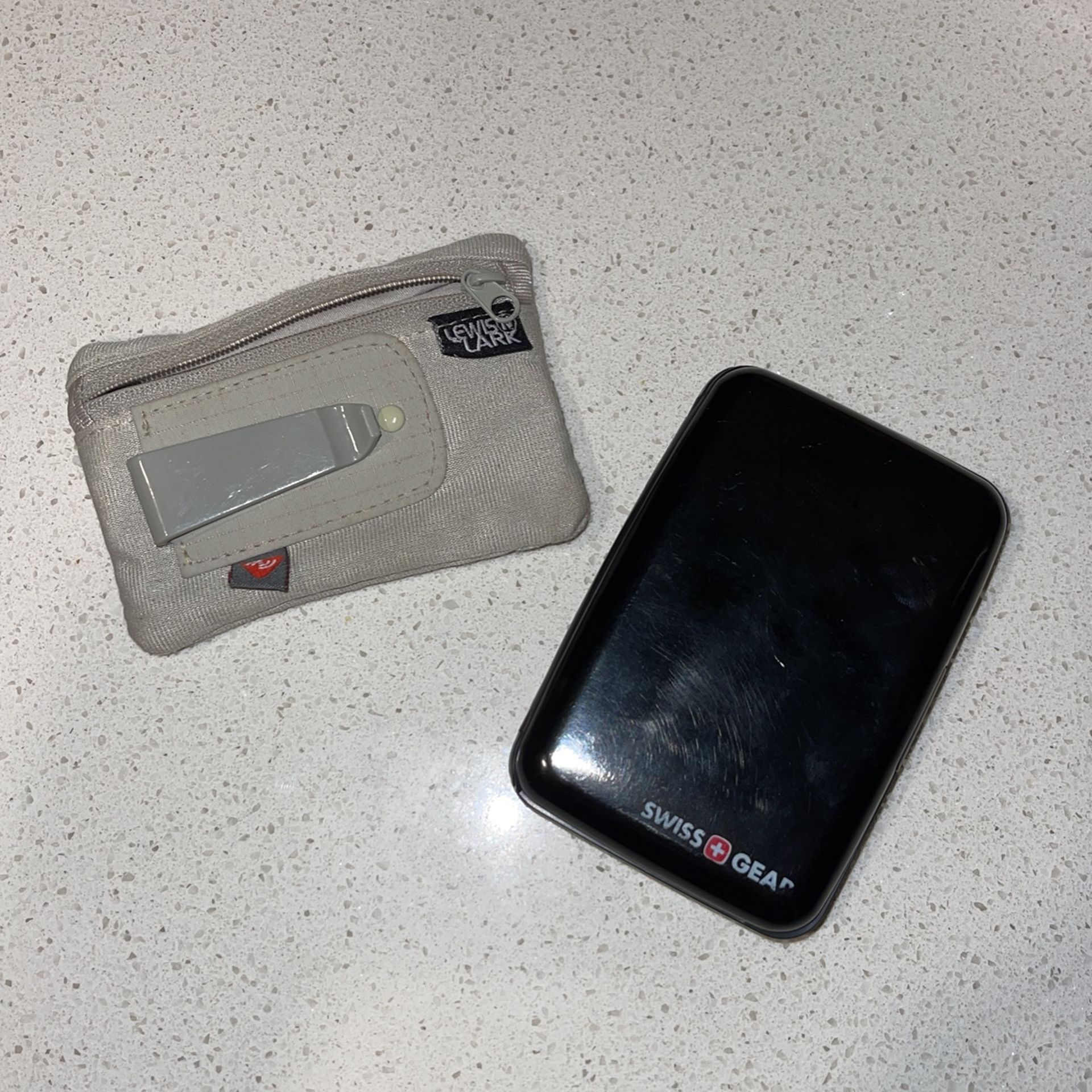 Various RFID Wallets For Traveling 