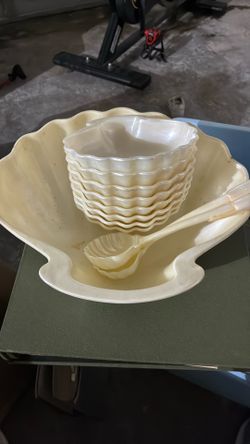 Clamshell Service Dish Serving Set