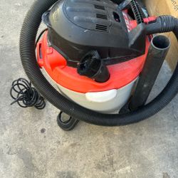 Aspiradora en buenas condiciones toda completa llevársela por $75