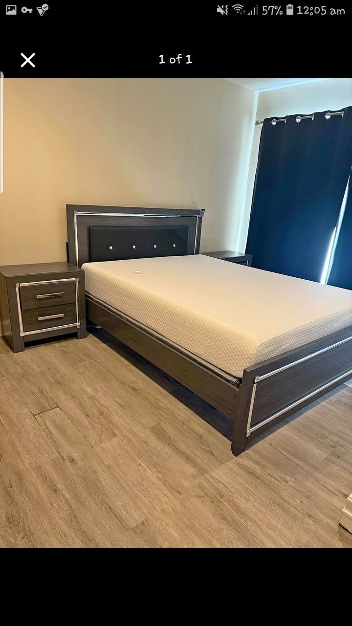 Brand New 4pcs Of Bedroom Set Are Available With Free Delivery