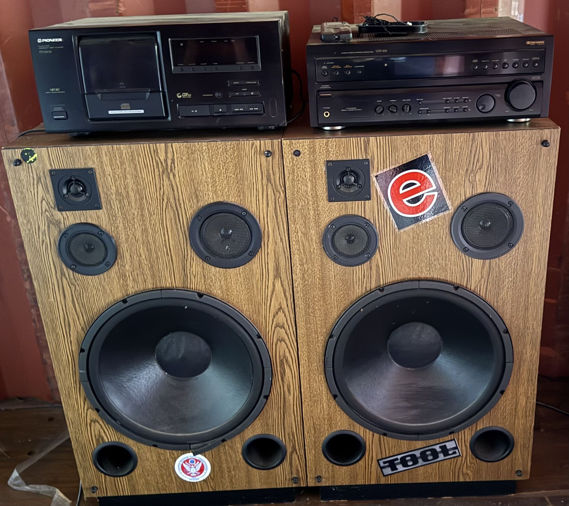 Pioneer Receiver And 25 Disc Changer With Speakers