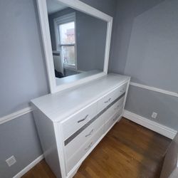 4 piece Bed room set with Queen size mattress