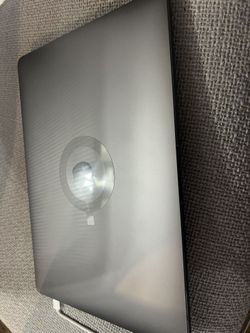 Apple MacBook Pro M2 / 16gb / 500 Gb Storage