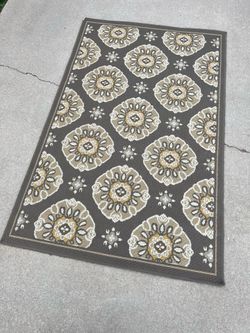 Outdoor Vintage Style Area Rug (3’7”x5’6”)