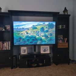 Hutch/ 2 Shelve Towers With Island On Top