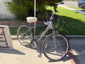 Schwinn Voyager Woman’s bike with Helmet
