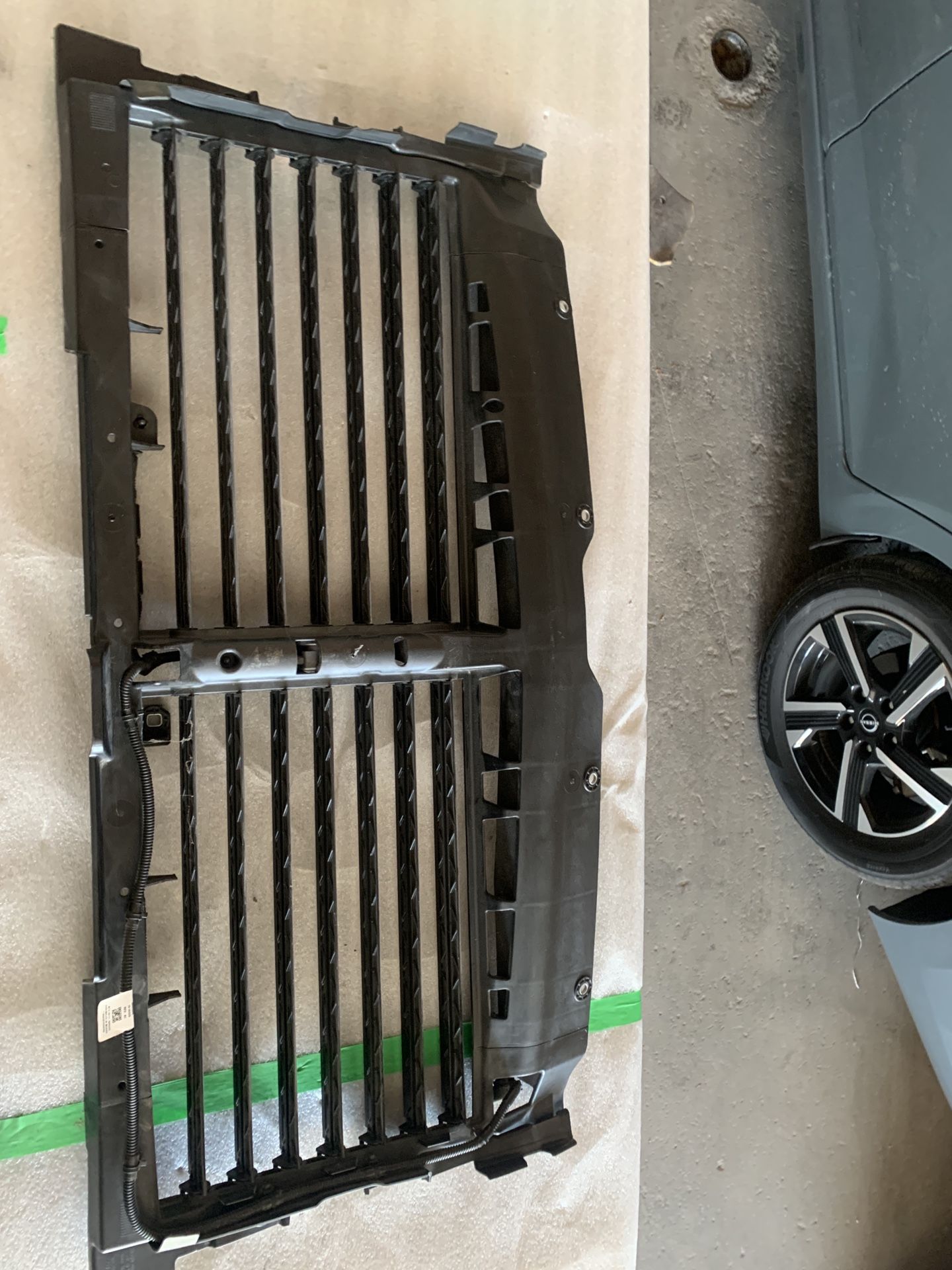 2021,2022,2023 GM RADIATOR SHUTTER CHEVY TAHOE,SUBURBAN,GMC YUKON , ESCALADE OEM
