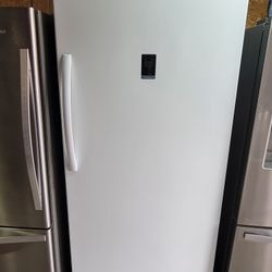 Insignia 21cu Ft Convertible Upright Freezer