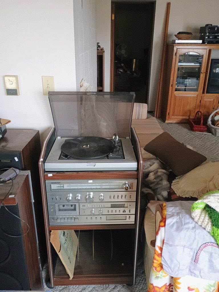 Vintage Turntable Record Player, Plus