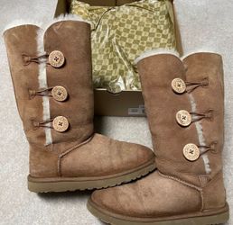 Triple Bailey Button UGG