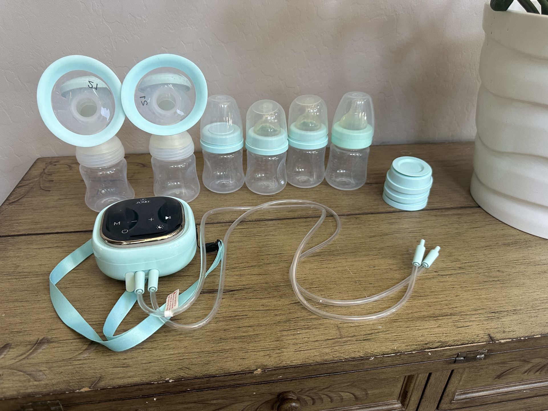 Zomee Portable Breast Pump – Full Set w/ Bottles, Flanges & Tubes