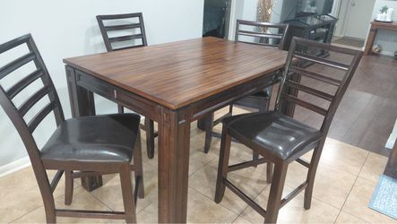 Set of table and chairs