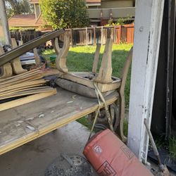 Dining Room Table And 5 Chairs 