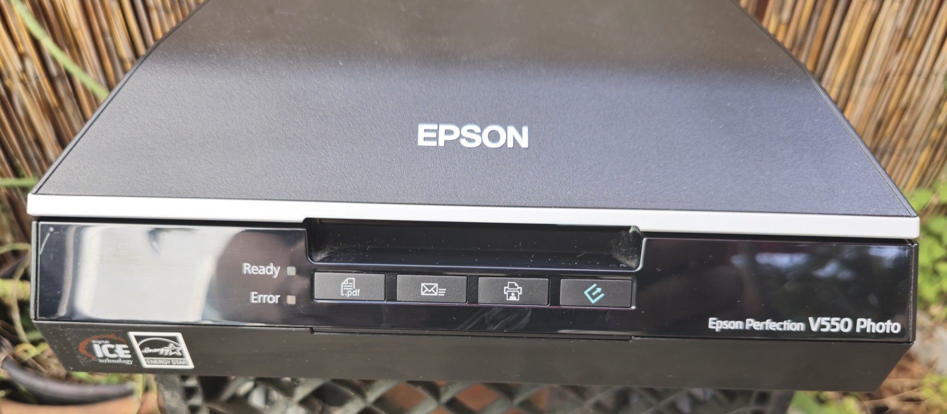 Epson Perfection V550 Photo Scanner